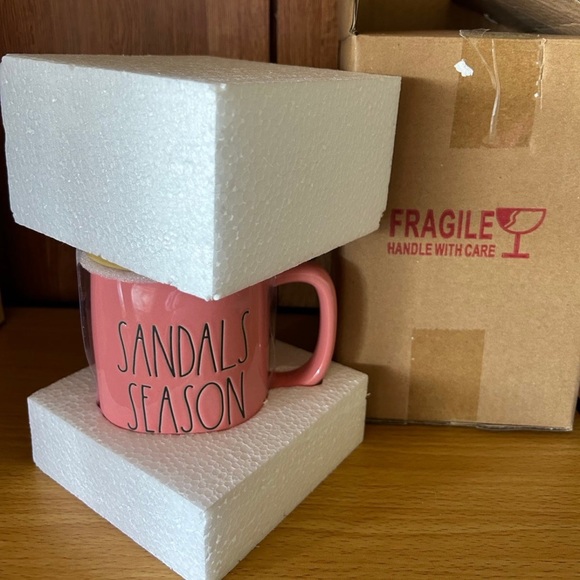 NEW RAE DUNN Sandals Season Ceramic Mug with Lid - Picture 2 of 6